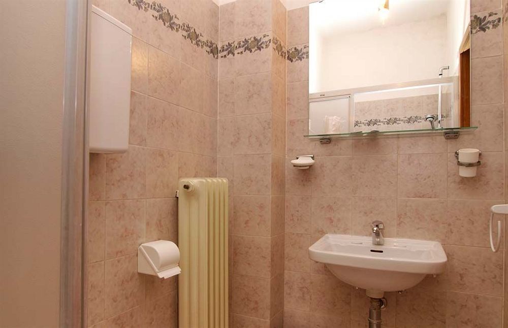 Albergo Garni Orchidea Рива-дель-Гарда Экстерьер фото
